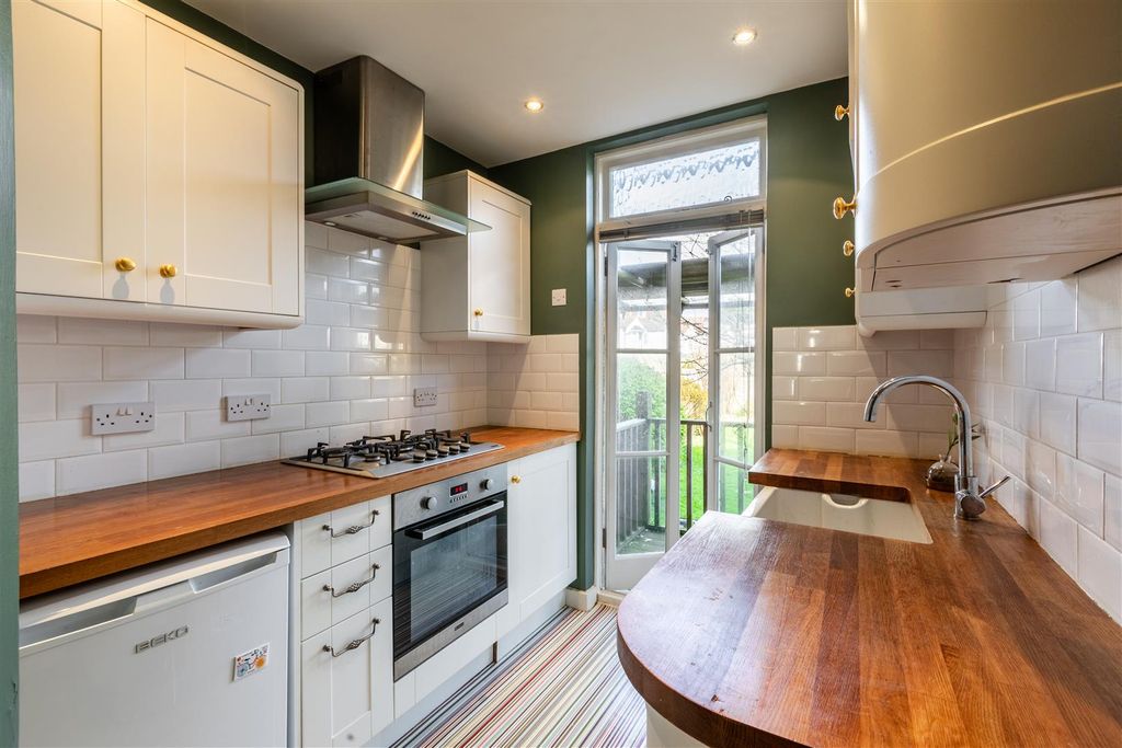 Property photo 3 of 15 Kitchen