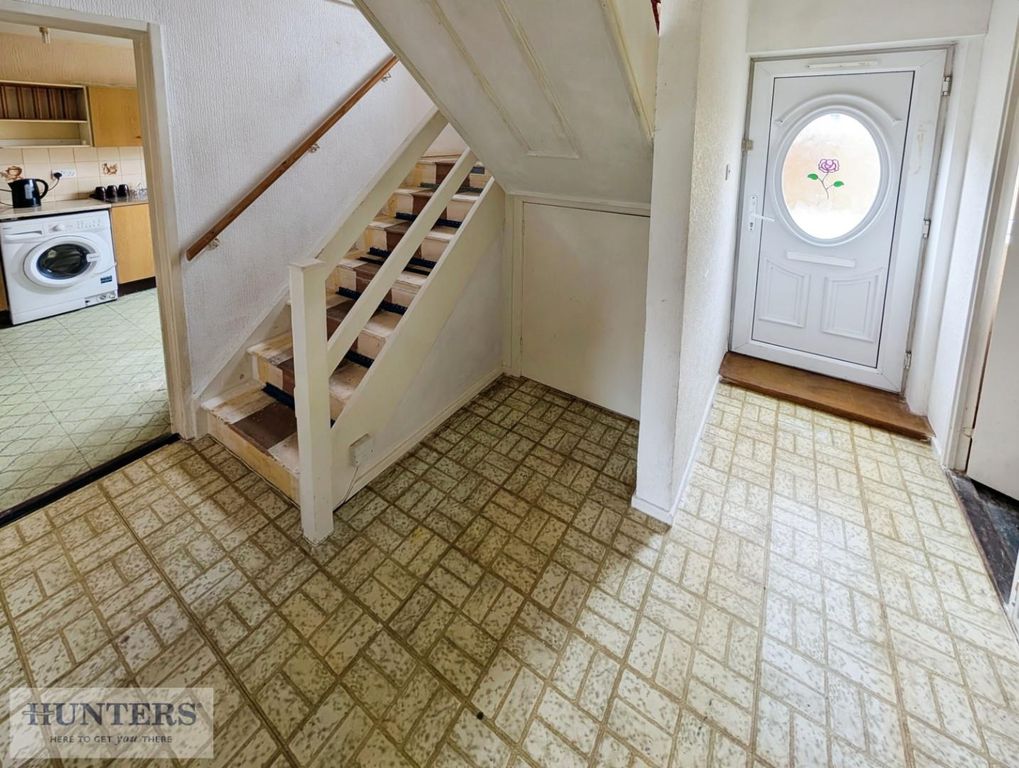 Property photo 3 of 18 Entrance Hallway