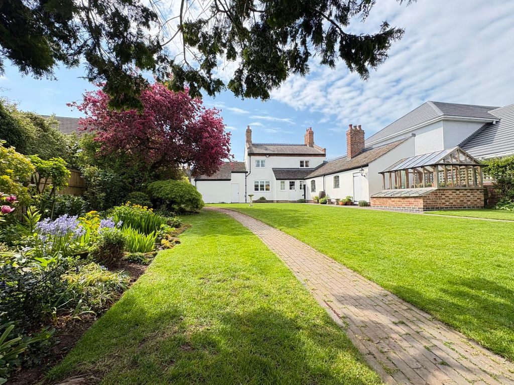 Property photo 2 of 48