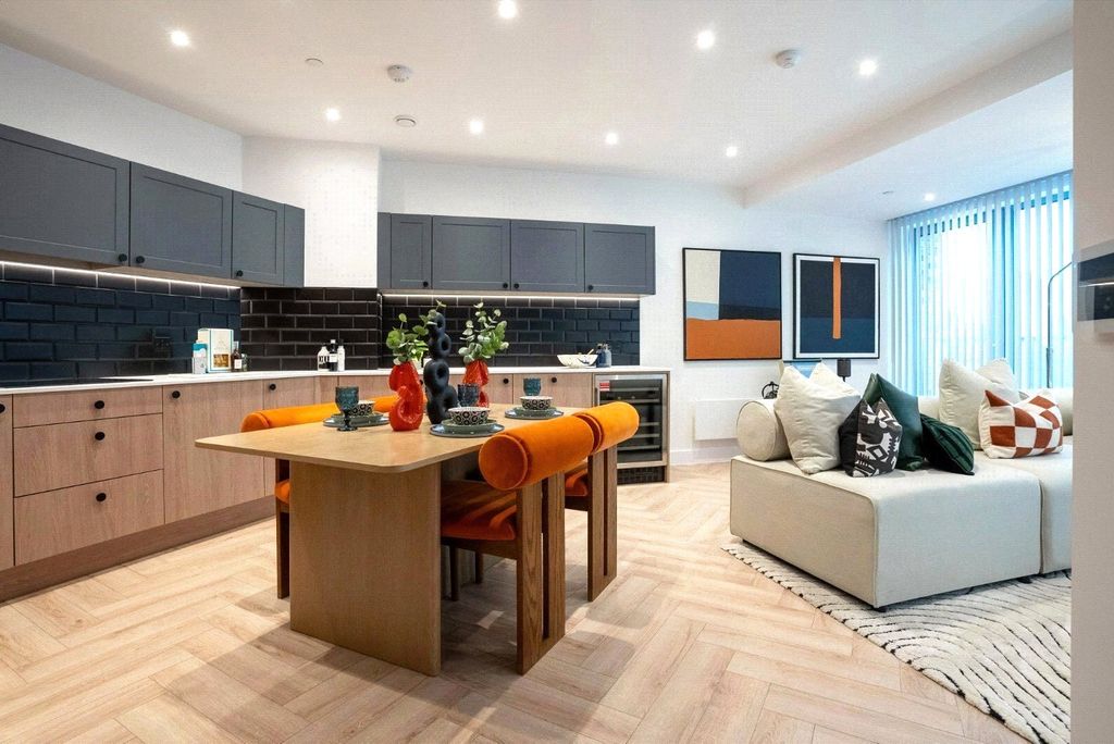 Property photo 2 of 21 Bankside