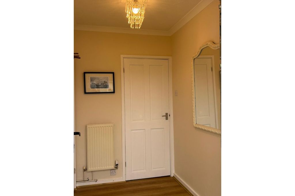 Property photo 3 of 22 Entrance Hall