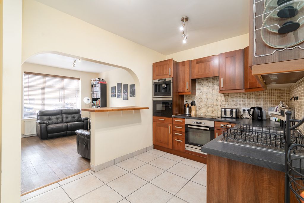 Property photo 1 of 17 Kitchen