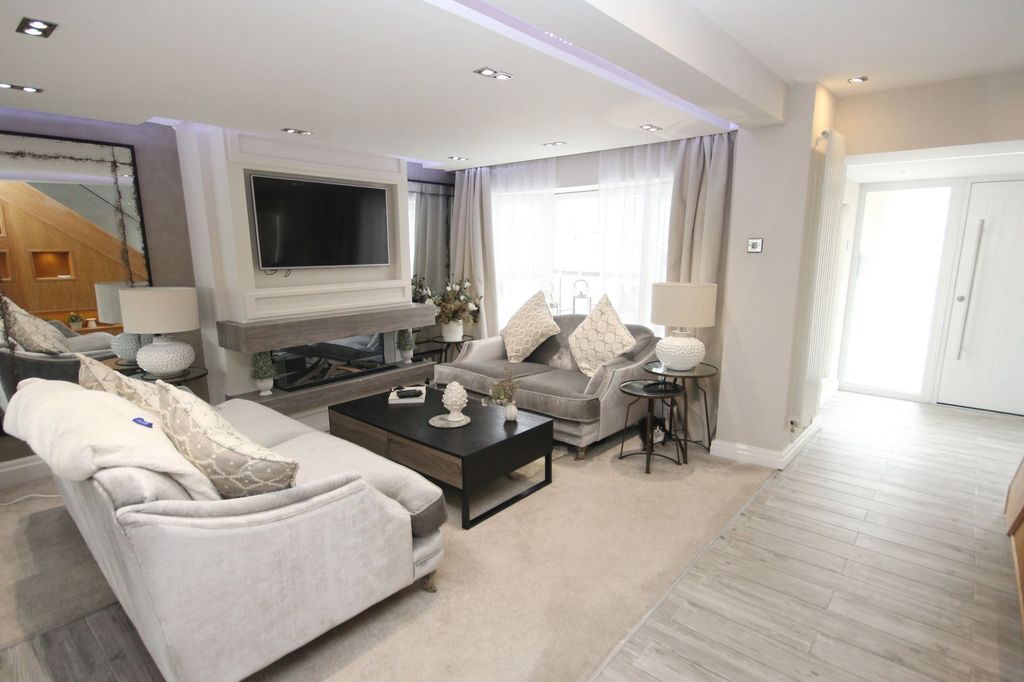 Property photo 2 of 50