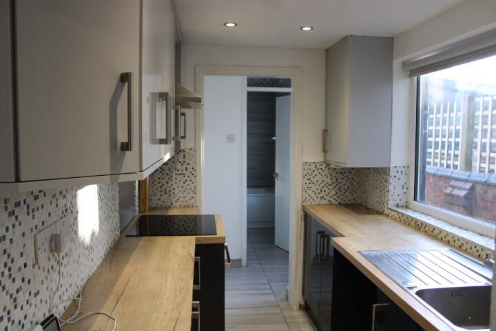 Property photo 2 of 18 Kitchen