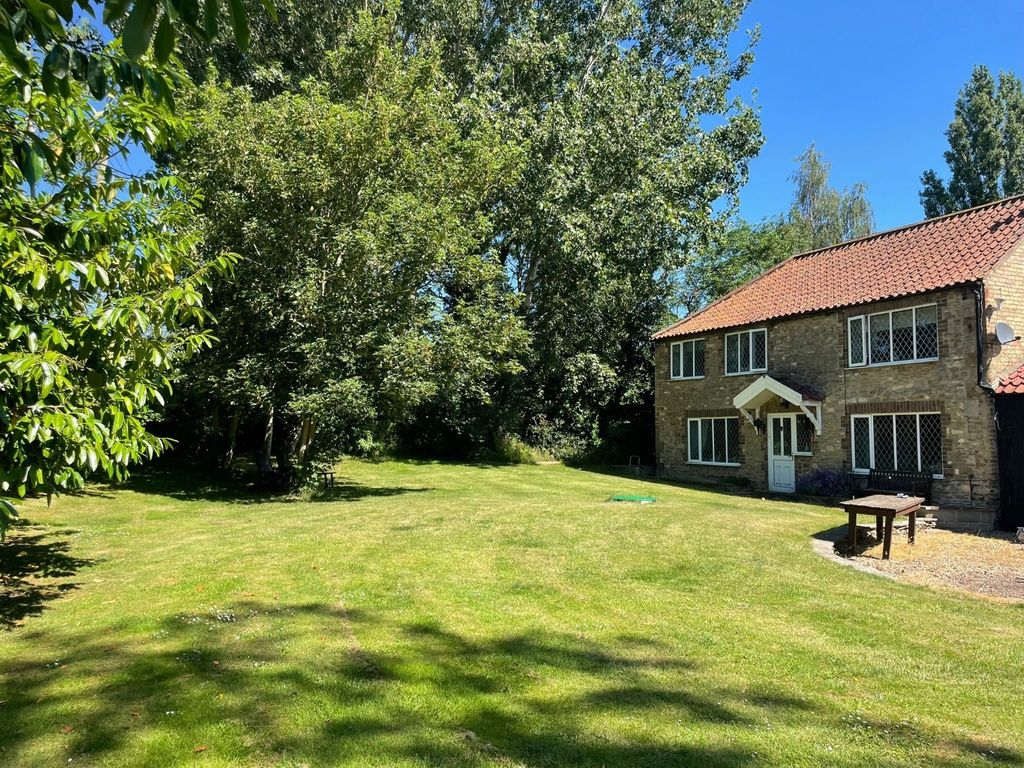 Property photo 1 of 32 4754561
