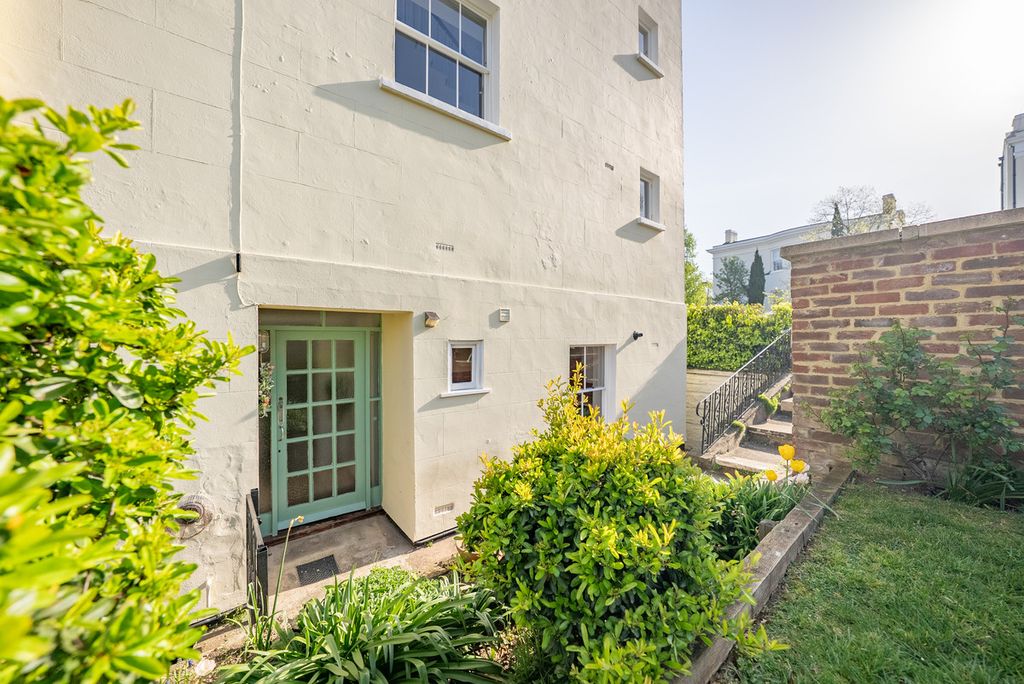 Property photo 2 of 34