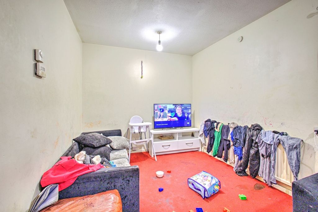 Property photo 3 of 6 Pbox-Img.Jpg