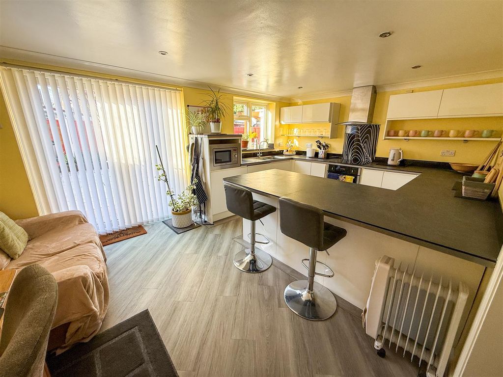 Property photo 3 of 25 Kitchen Breakfast Room