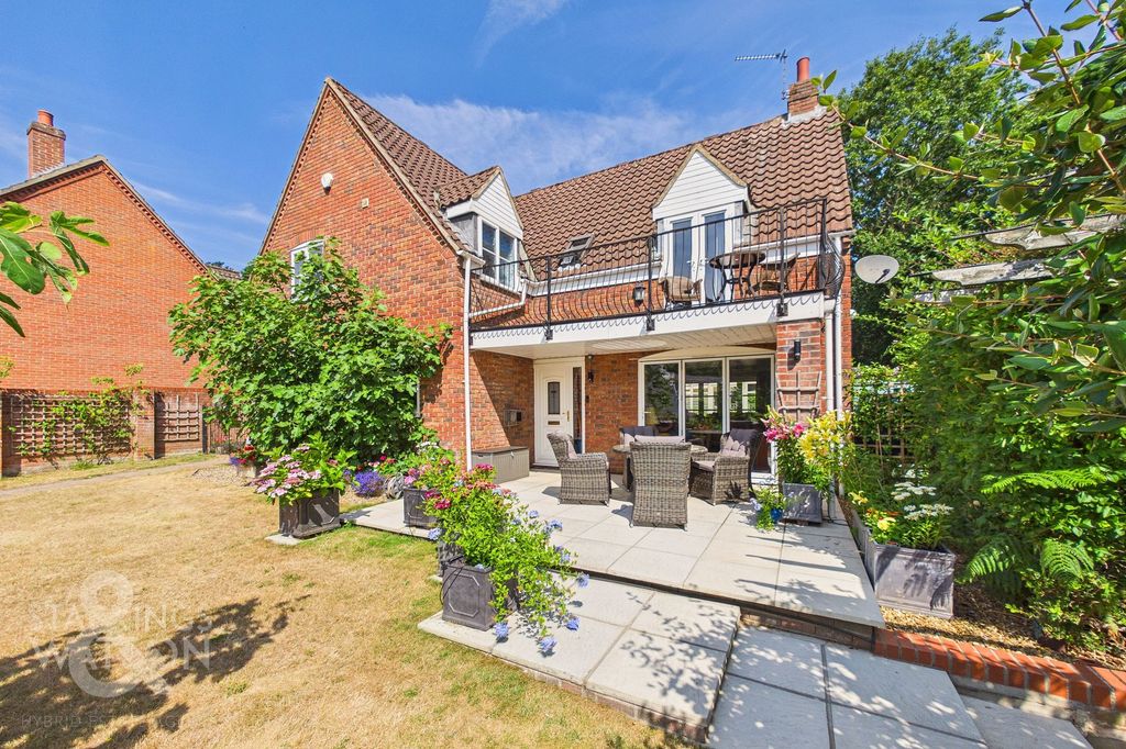 Property photo 2 of 34