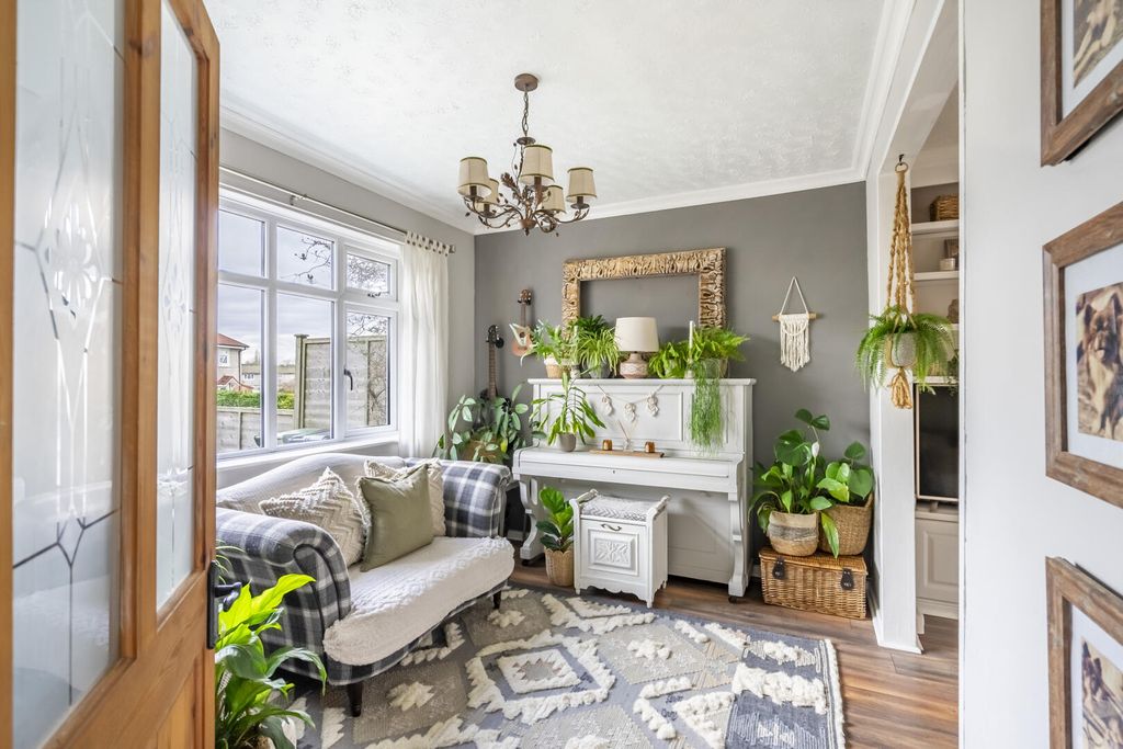 Property photo 2 of 28 Living Room