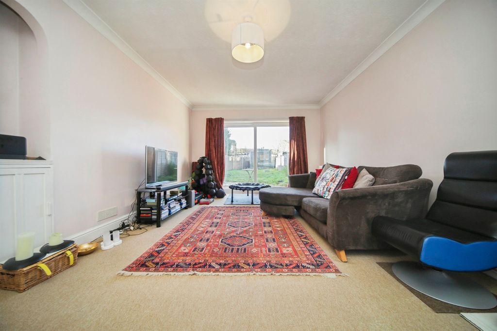 Property photo 3 of 12