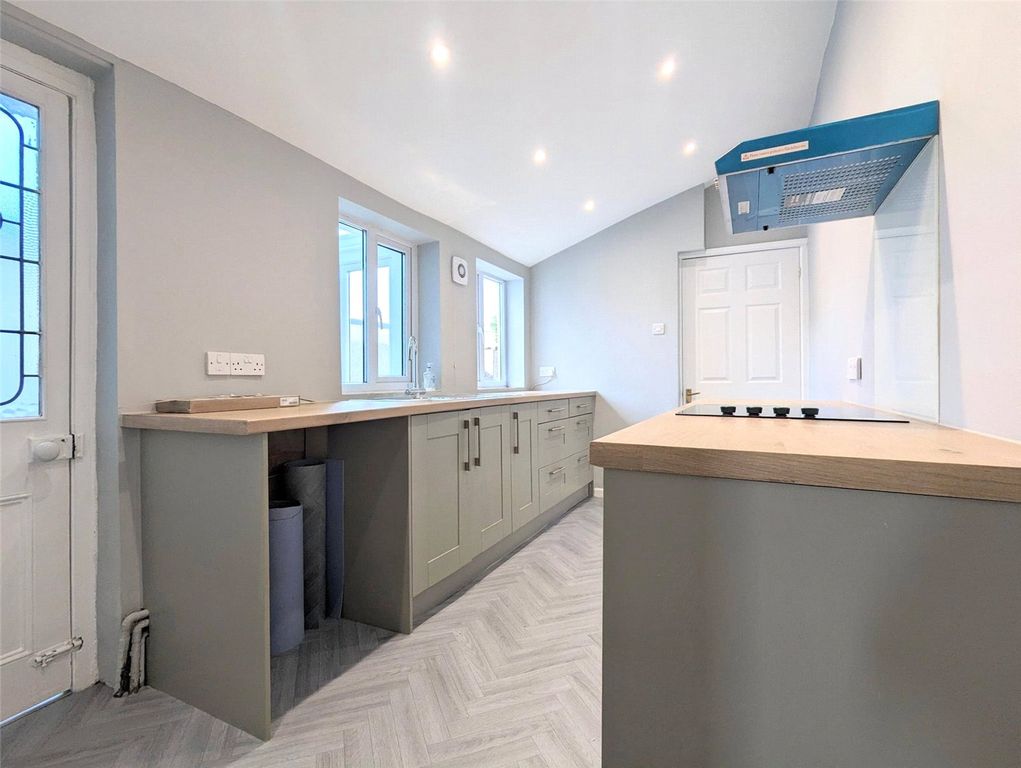 Property photo 1 of 10 Kitchen