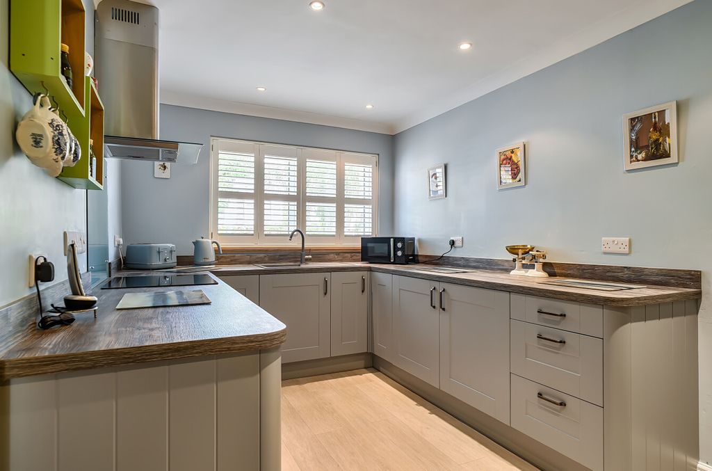 Property photo 2 of 14 1497368-20-6A5F6B...