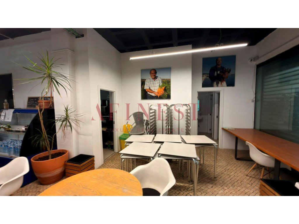 Property photo 1 of 11 Unique Opportunity In Lisbon - Dream Commercial Store Next To The Gulbenkian! 400m2