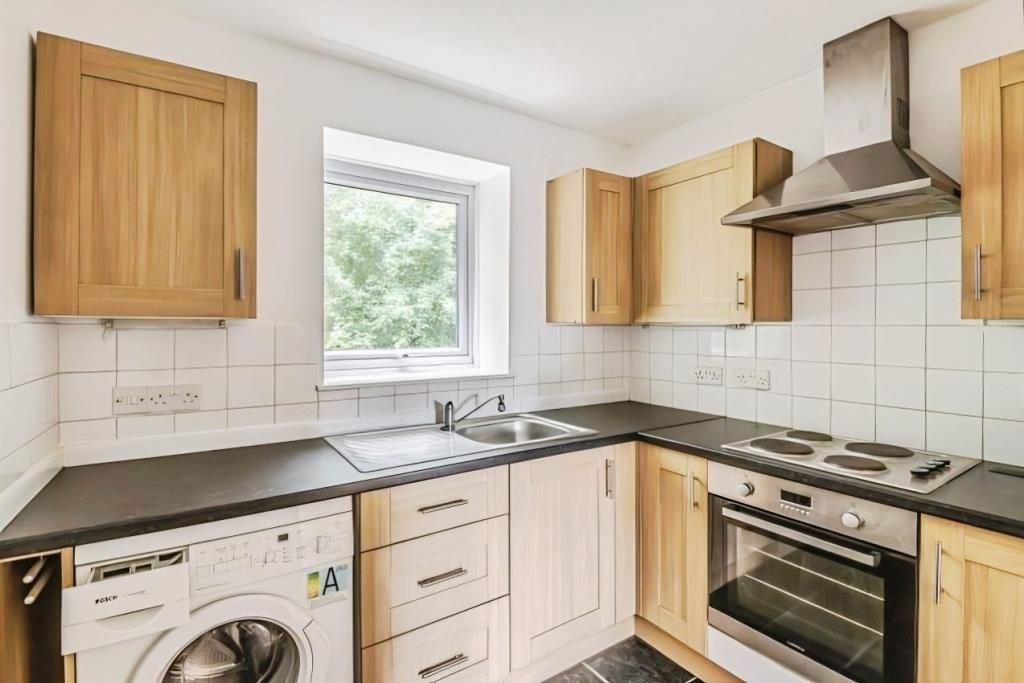 Property photo 2 of 7 Kitchen