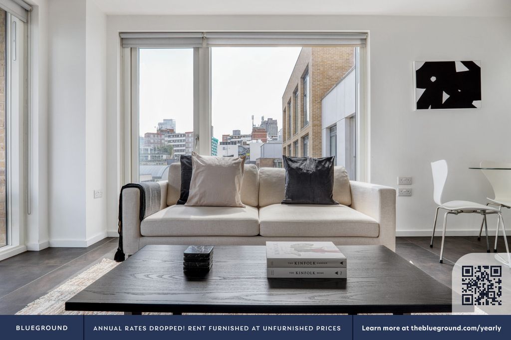 Property photo 3 of 20 Living Room