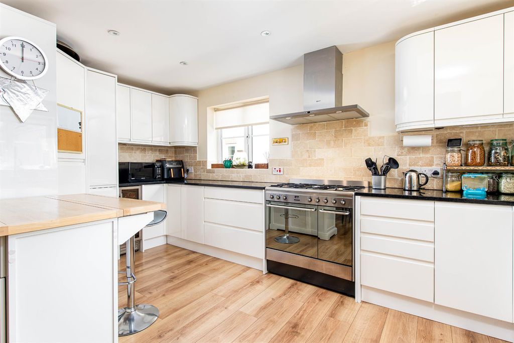 Property photo 3 of 30 Kitchen_2.Jpg
