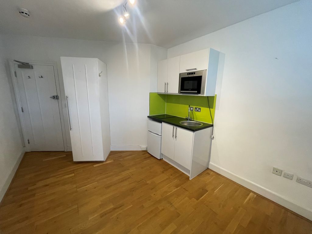 Property photo 3 of 9 Photo 5