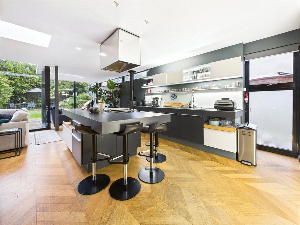 Property photo 3 of 23 Picture No. 13