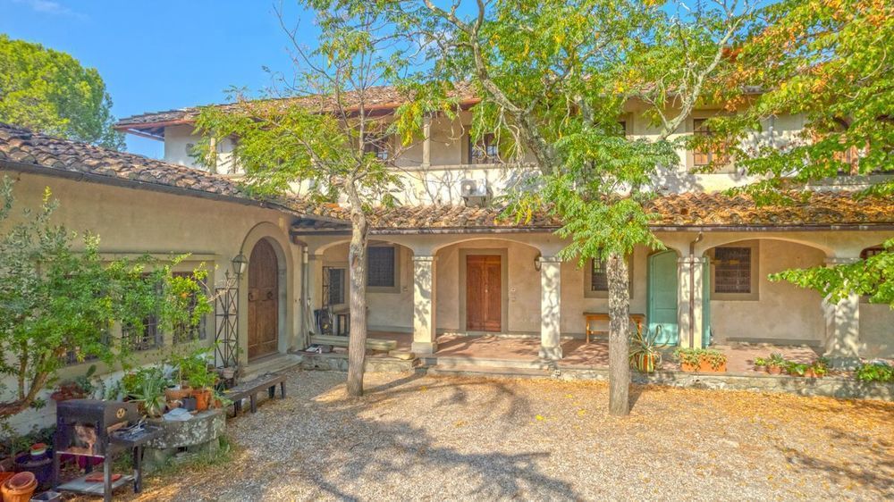 Property photo 2 of 33