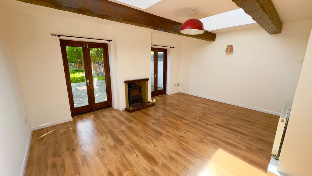 Property photo 2 of 8