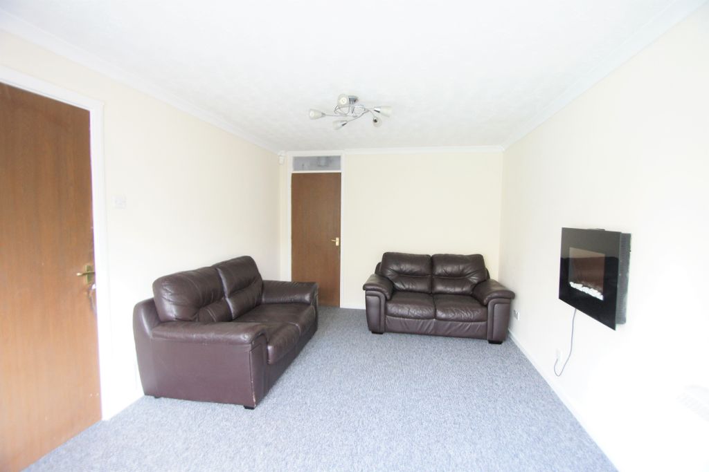 Property photo 2 of 7 Lounge