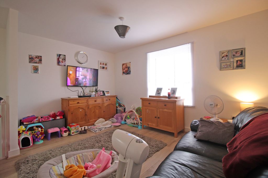 Property photo 3 of 6