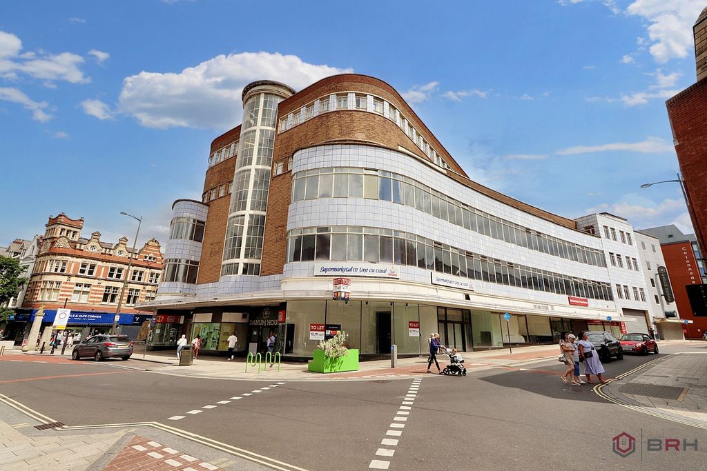 Property photo 1 of 12