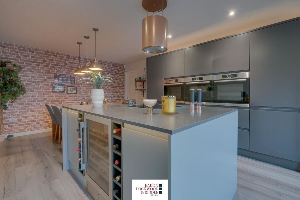 Property photo 3 of 34 Kitchen Breakfast Room