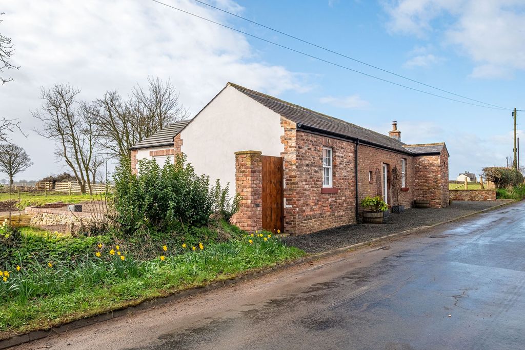 Property photo 2 of 20