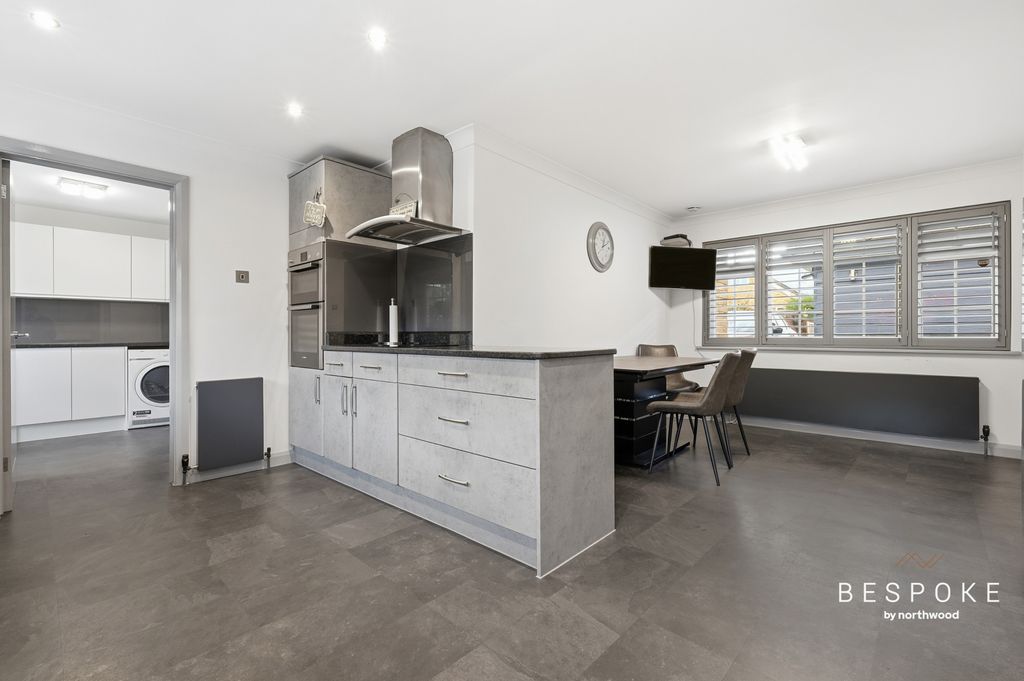 Property photo 2 of 30