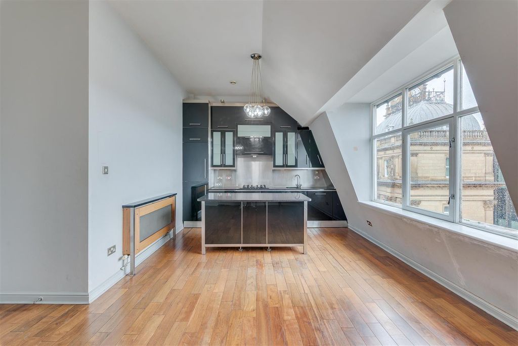 Property photo 1 of 19 Apartment 14, 22 Sir Thomas Street_7.Jpg