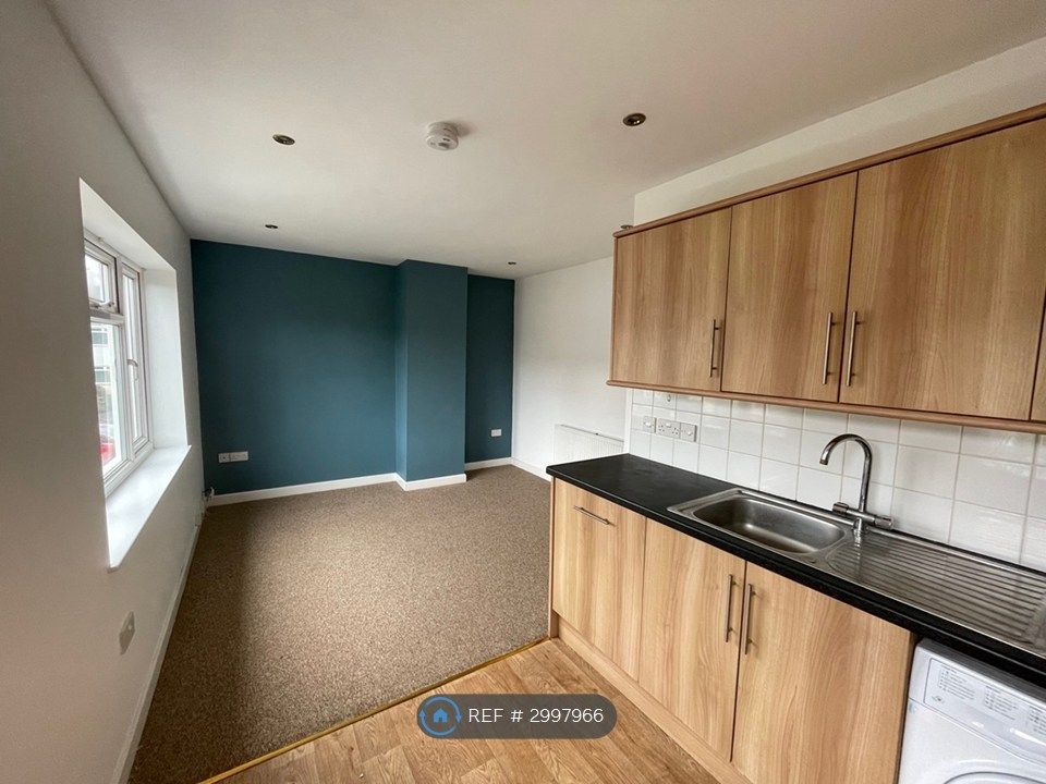 Property photo 1 of 10 Living Room
