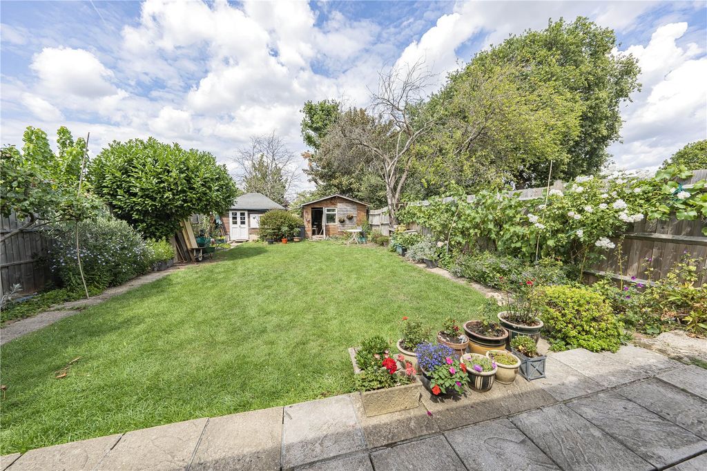 Property photo 2 of 19 Garden