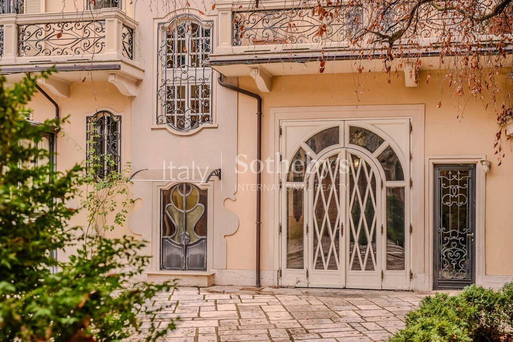 Property photo 2 of 33