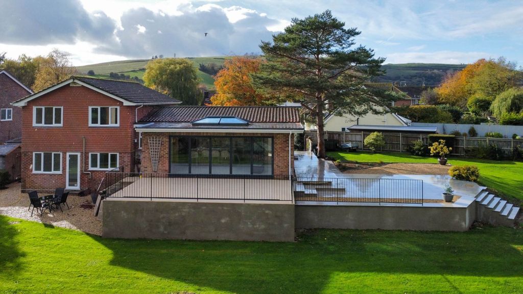 Property photo 1 of 36