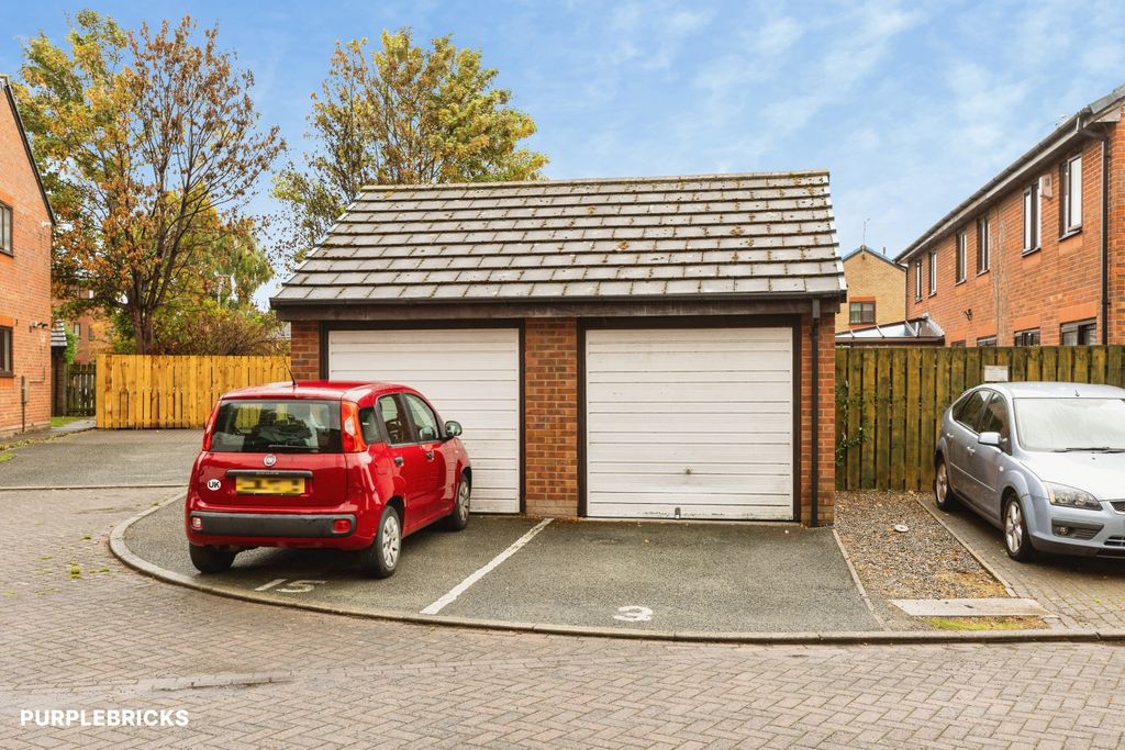 Property photo 2 of 13 Garage