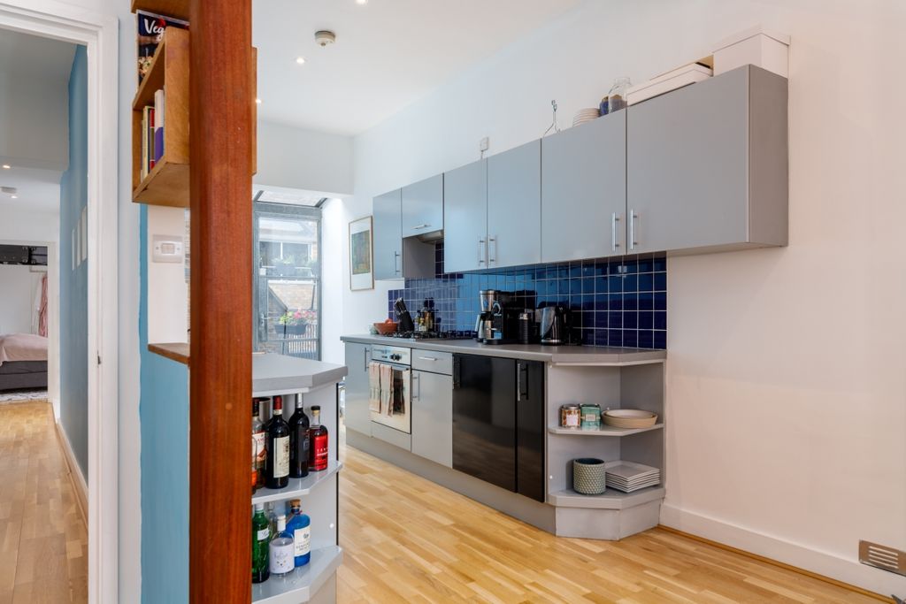 Property photo 3 of 15 Grays Inn Road 69...