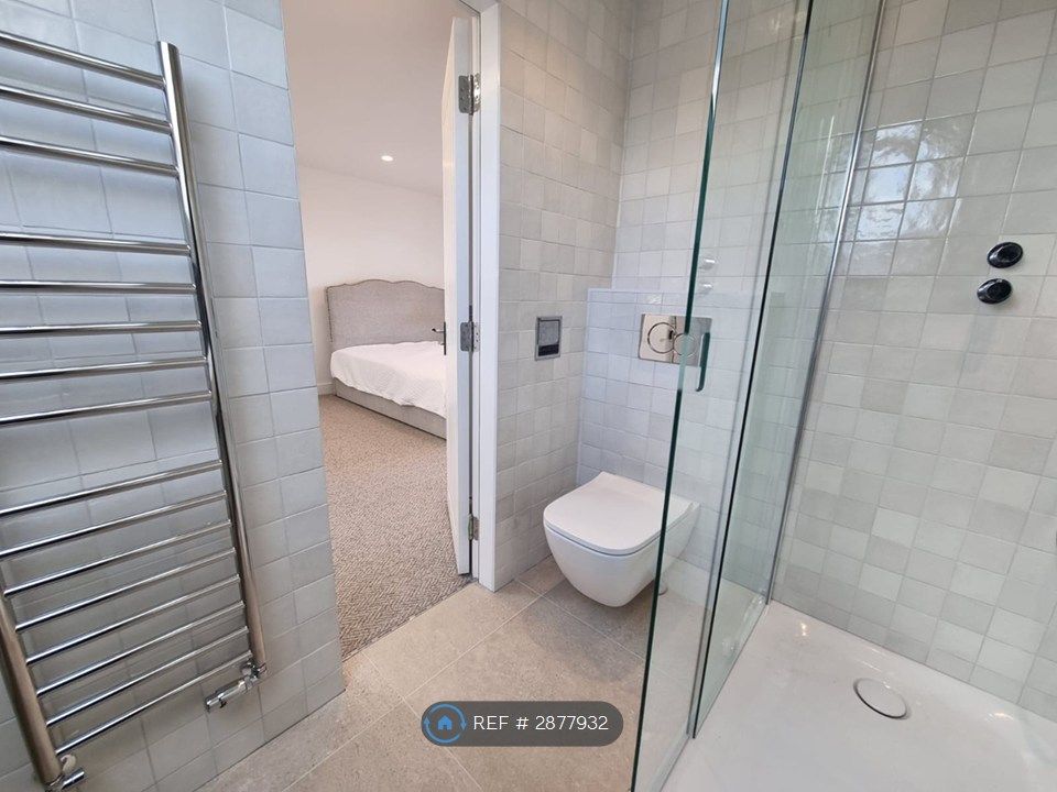 Property photo 3 of 8 Ensuite