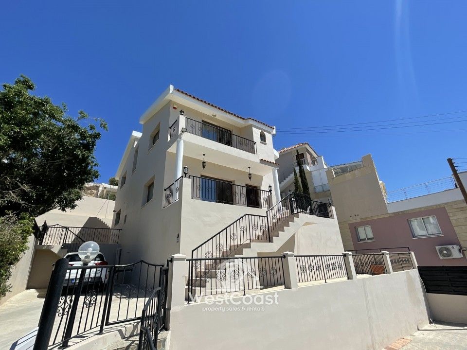 Property photo 1 of 33