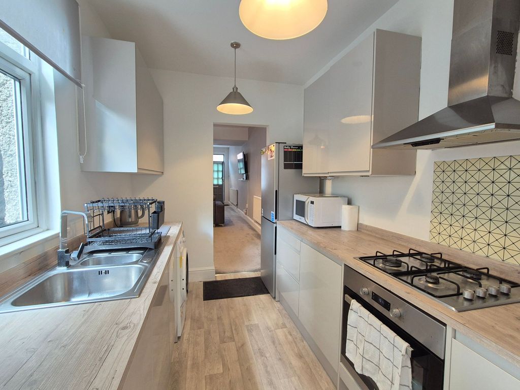 Property photo 3 of 14 Kitchen