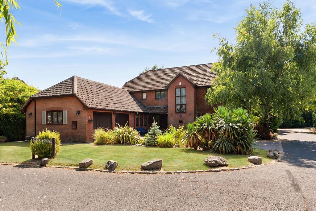 Property photo 1 of 21 Front (Exterior)