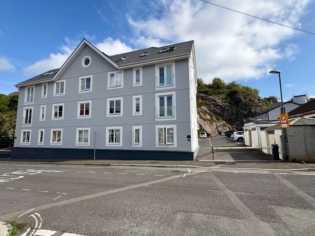 Property photo 3 of 32