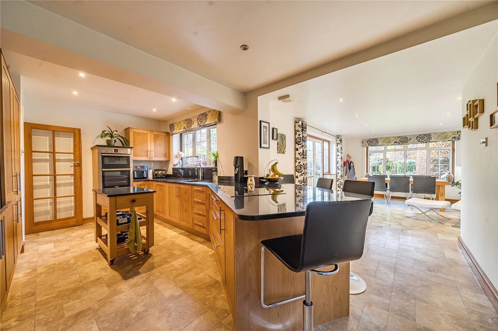 Property photo 2 of 29 Picture No. 12