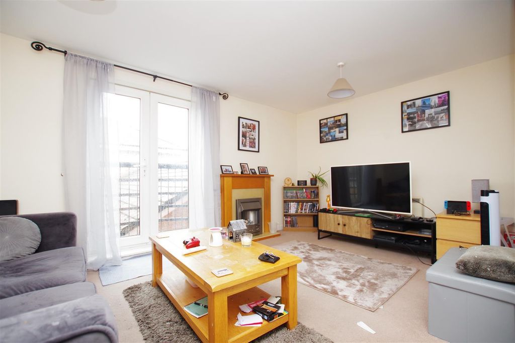 Property photo 2 of 8