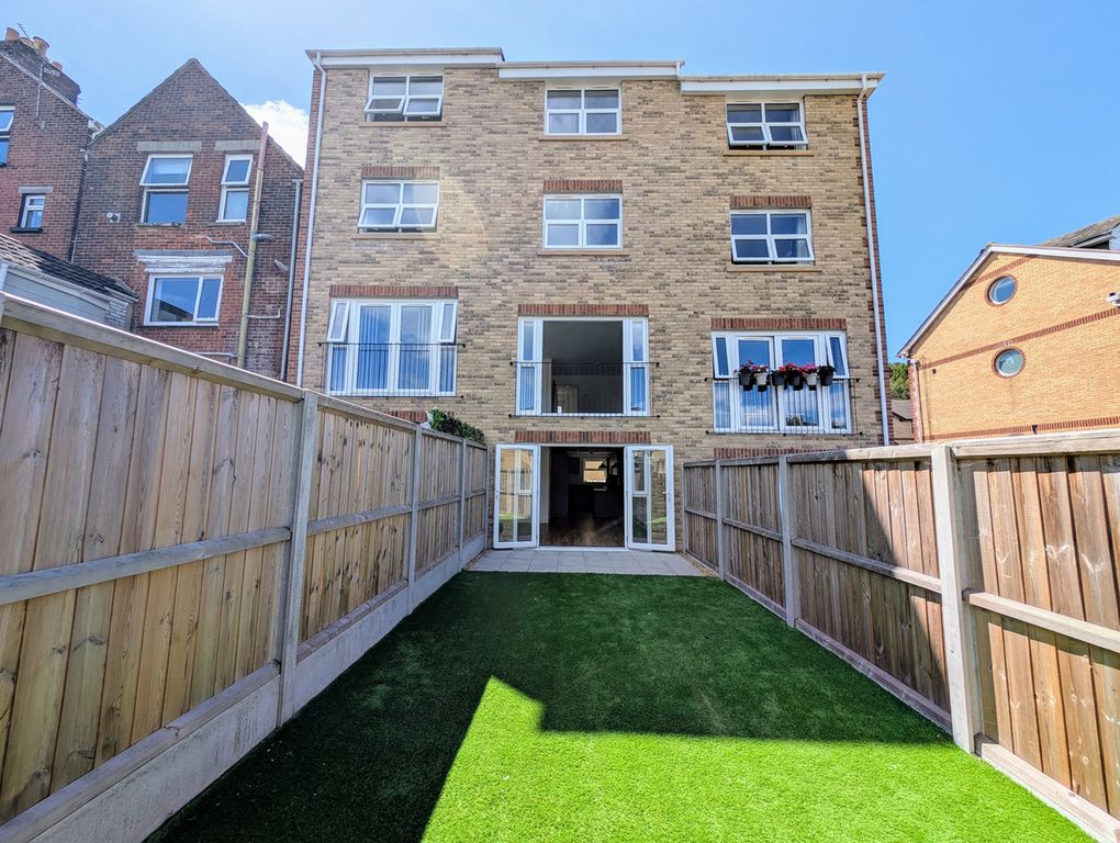 Property photo 3 of 28