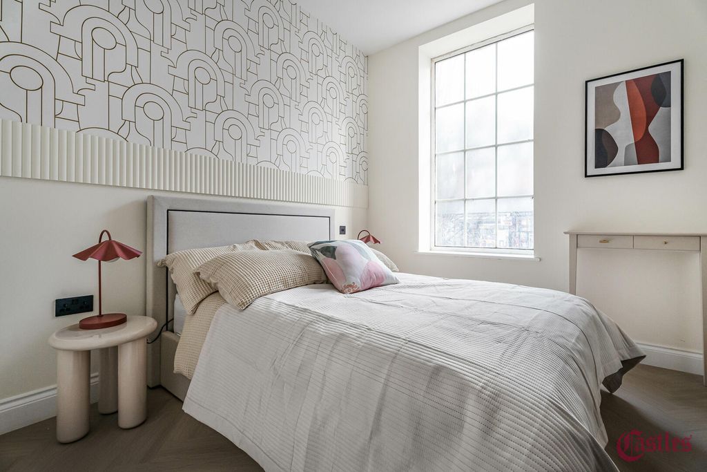 Property photo 3 of 16 Bedroom