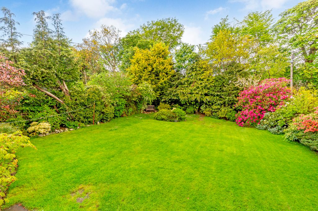 Property photo 2 of 25