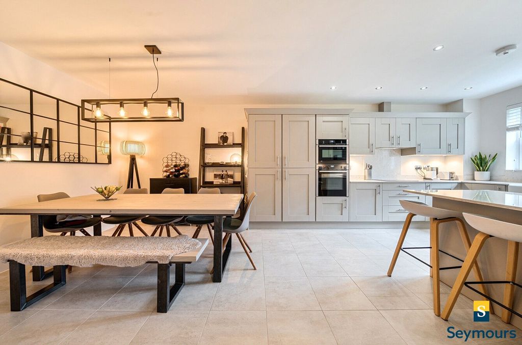 Property photo 2 of 22 Kitchen/Dining Room