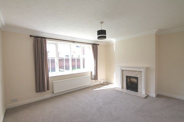Property photo 3 of 24 Lounge